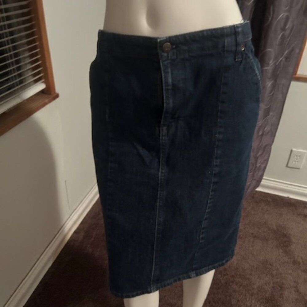 Old Navy Dark Wash denim pencil skirt, size 16